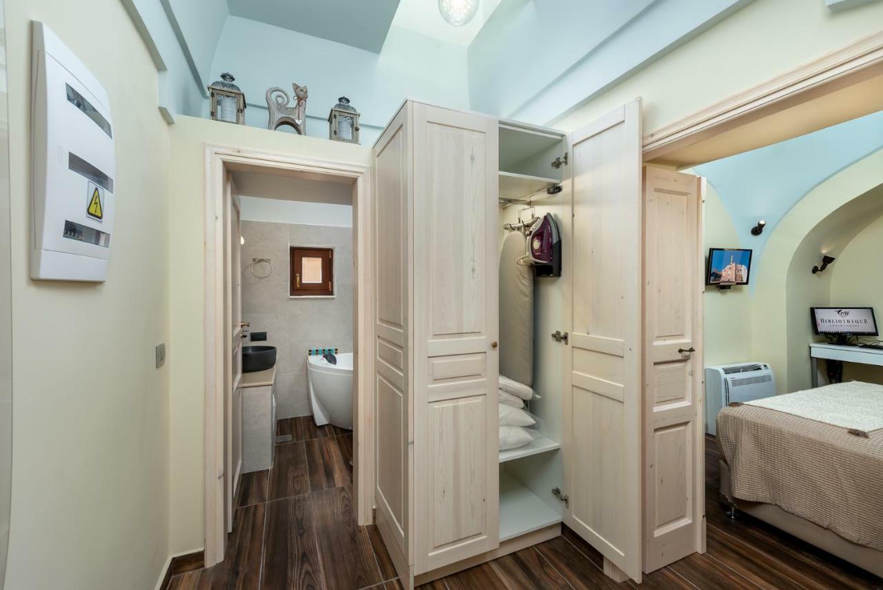 Bibliotheque Apartment Rhodes City Bagian luar foto
