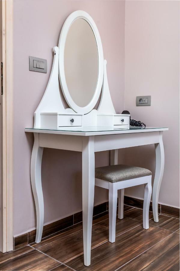 Bibliotheque Apartment Rhodes City Bagian luar foto