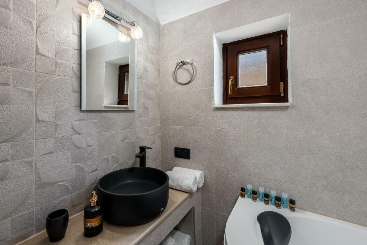 Bibliotheque Apartment Rhodes City Bagian luar foto